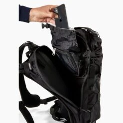 REV'IT! Backpack Barren 18L H2O Black Light Grey Uni -Motorfietsuitrustings Winkel 20211222 124204 flu004 backpack barren 18l h2o additionalphoto 3