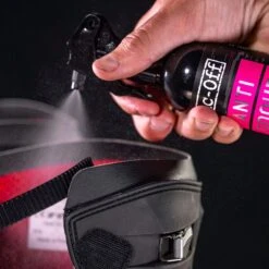 Muc-Off Anti-Odour Spray 250ml -Motorfietsuitrustings Winkel muc off anti odour spray 250ml 2