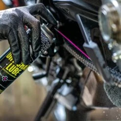 Muc-Off Dry Chain Lube PTFE Kettingspray 400ml 6 Muc-Off Dry Chain Lube PTFE Kettingspray 400ml -Motorfietsuitrustings Winkel muc off chain lube dry ptfe 400ml 4