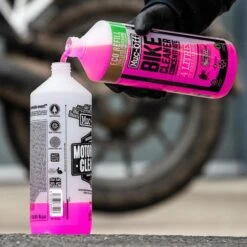 Muc-Off Bike Cleaner Concentrate Motorreiniger 1L 5 Muc-Off Bike Cleaner Concentrate Motorreiniger 1L -Motorfietsuitrustings Winkel muc off nano gel 1l 3